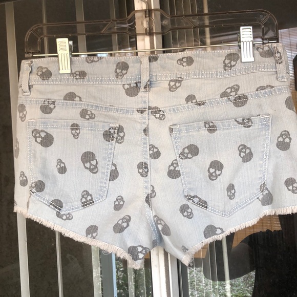 Skull shorts - Picture 2 of 2